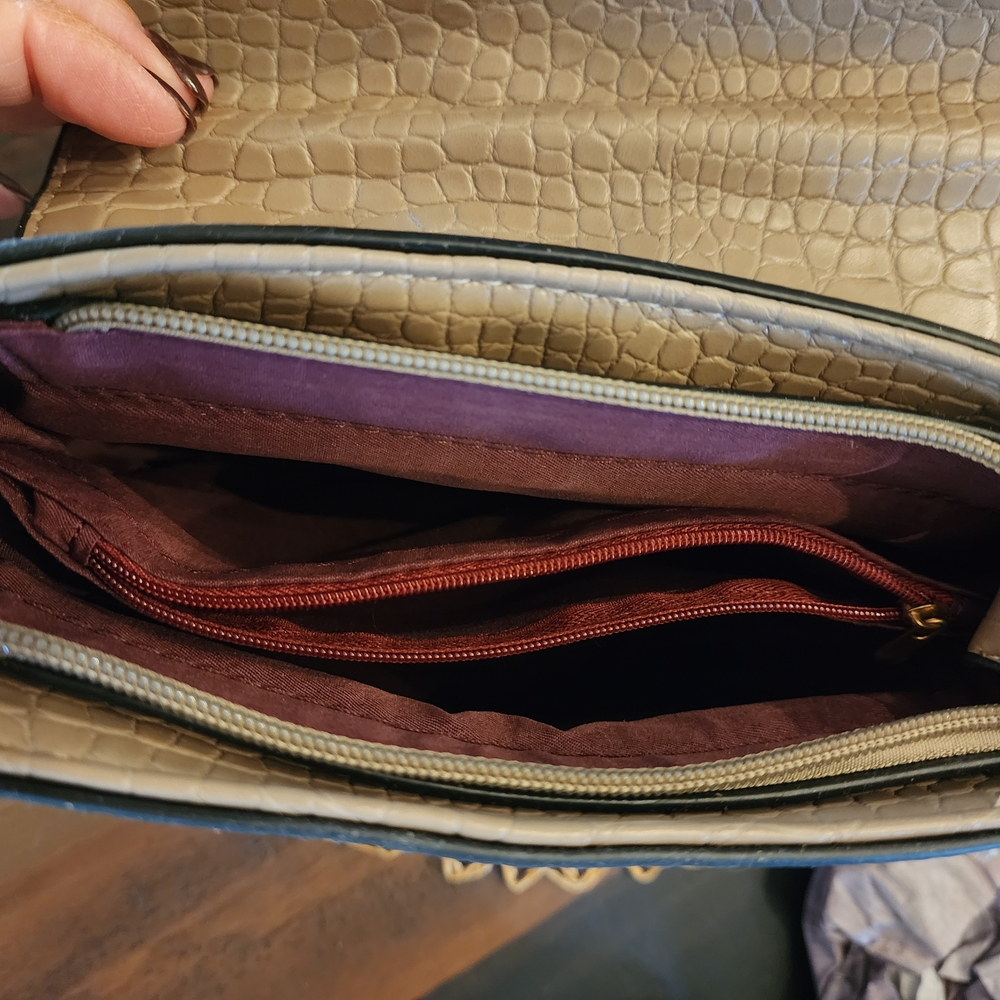 Elegant Beige Croc-Embossed Bag with Gold Bee Accent - Picture 7 of 7